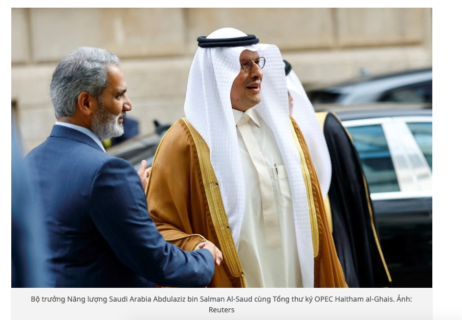 Bộ trưởng Năng lượng Saudi Arabia Abdulaziz bin Salman Al-Saud cùng Tổng thư ký OPEC Haitham al-Ghais