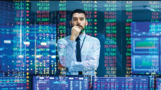 Nên đầu tư chứng khoán cơ sở hay chứng khoán phái sinh? 